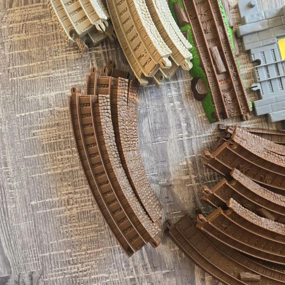 Trackmaster Thomas & Friends‎ ~ THOMAS AT TIDMOUTH SHEDS Incomplete 85pcs 2006